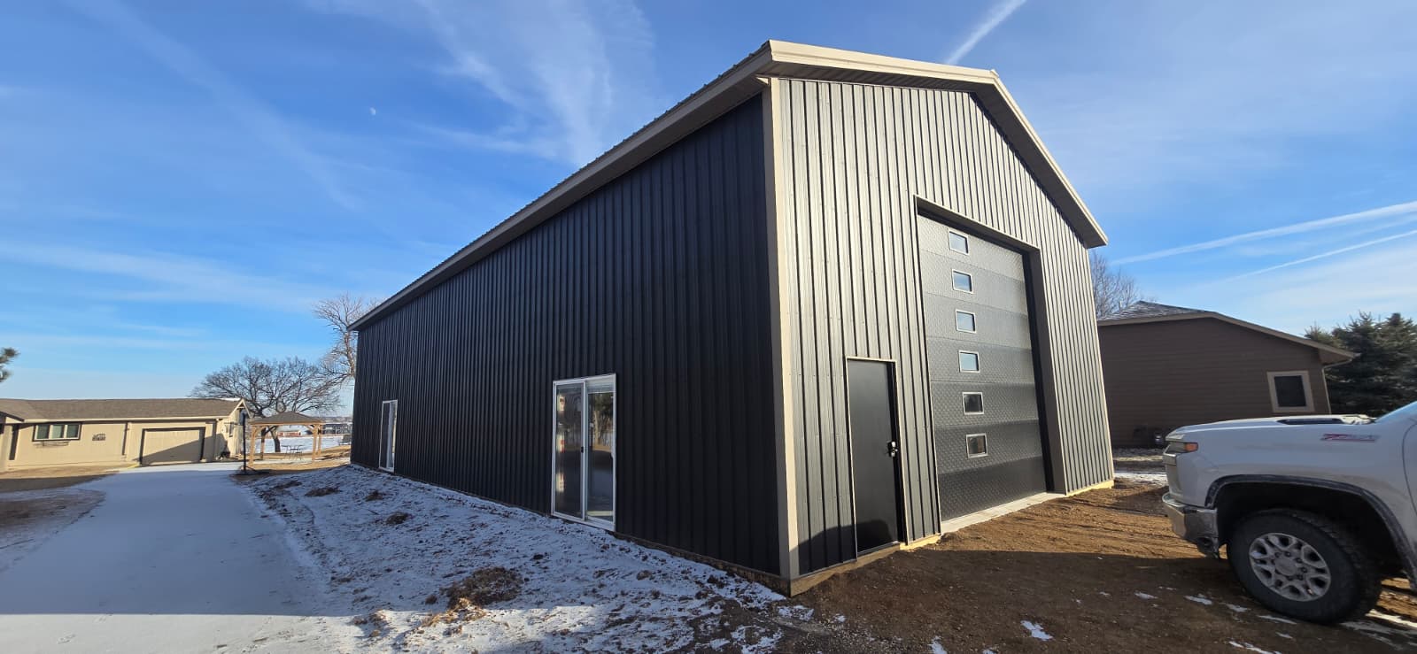 Oakmont steel clear-span building under construction